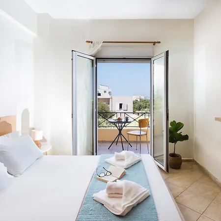 Kds Overlooking Chania Apartment